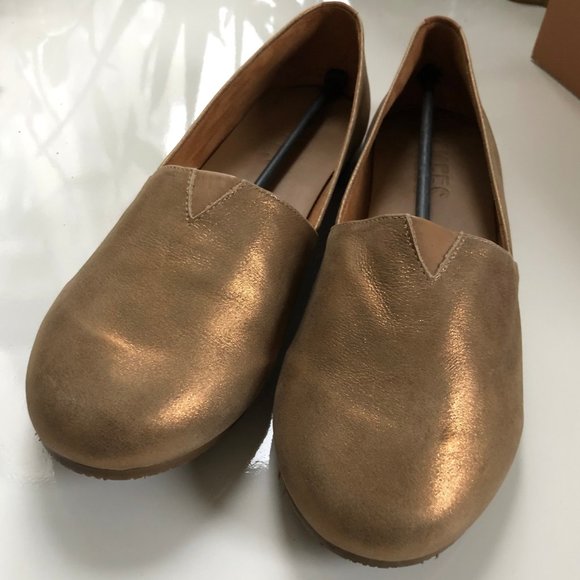 TKEES Senny Slip-On Flats, Sandbeam/Gold, 7.5 - Picture 7 of 7